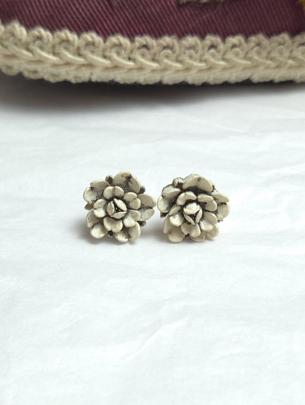 Vintage White & Blue Flower Stud Earrings Flower Resin Earrings